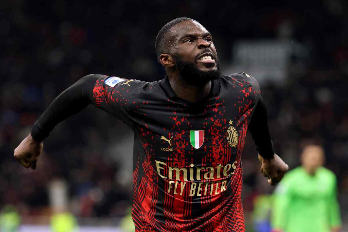 Tomori esulta per la vittoria del Milan