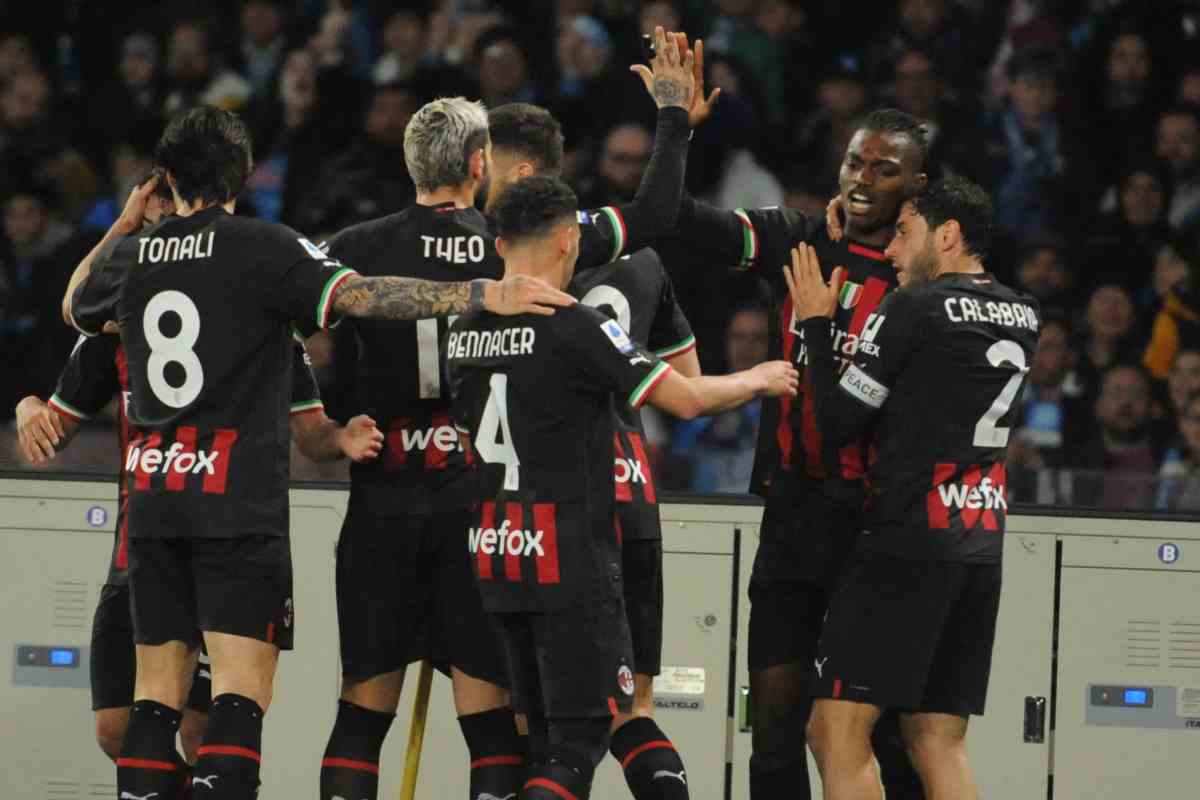 I giocatori del Milan esultano dopo un gol al Napoli, ma una discussione rovina tutto