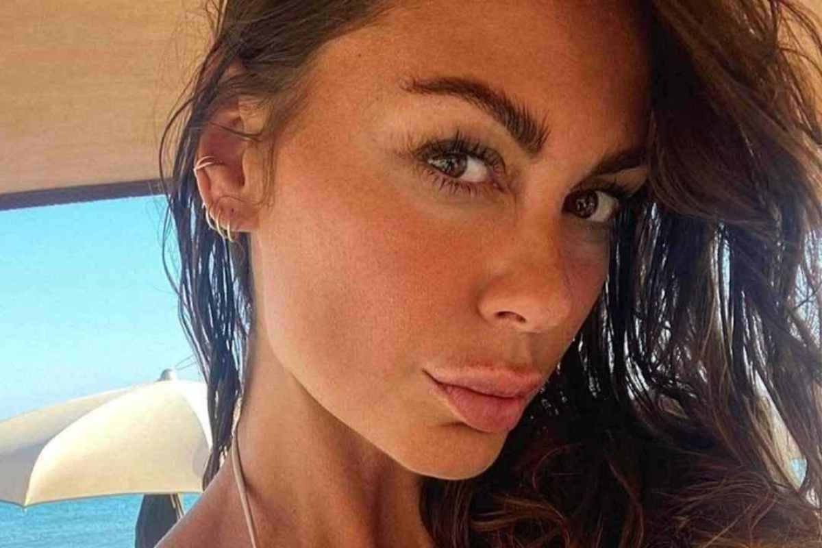 Jolanda De Rienzo in perizoma in vacanza, illegale