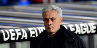 Josè Mourinho sulla panchina della Roma nella gara di Europa League con la Real Sociedad