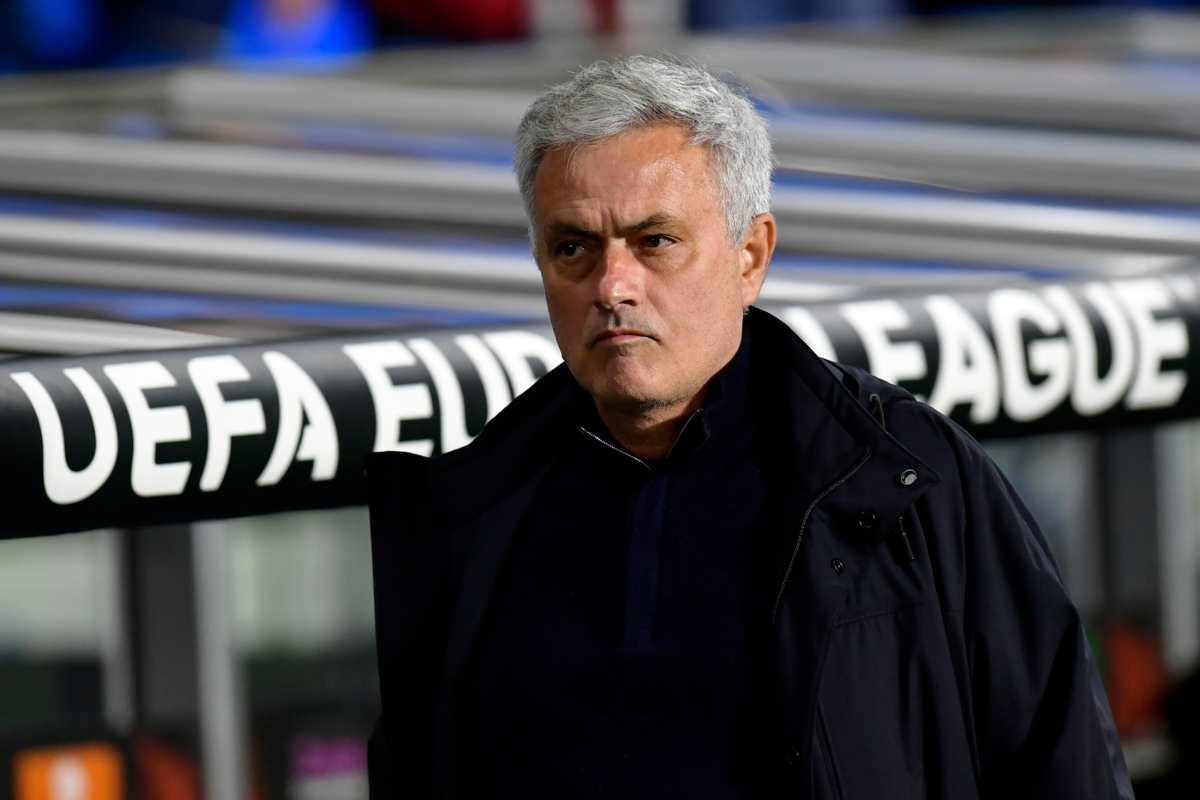 Josè Mourinho sulla panchina della Roma nella gara di Europa League con la Real Sociedad